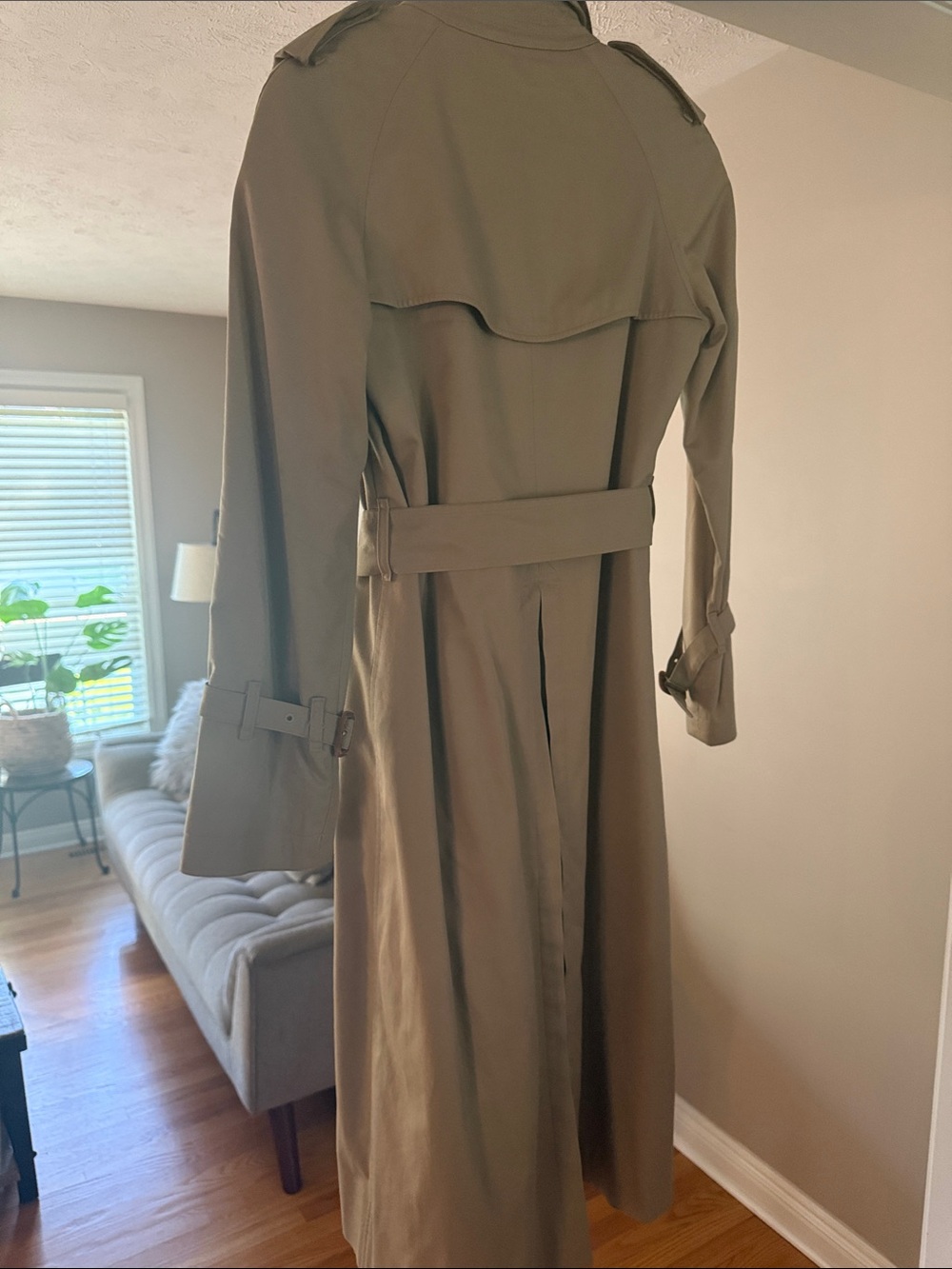 Burberry Beige Trench Coat with Signature Check Lining - Picture 4 of 8